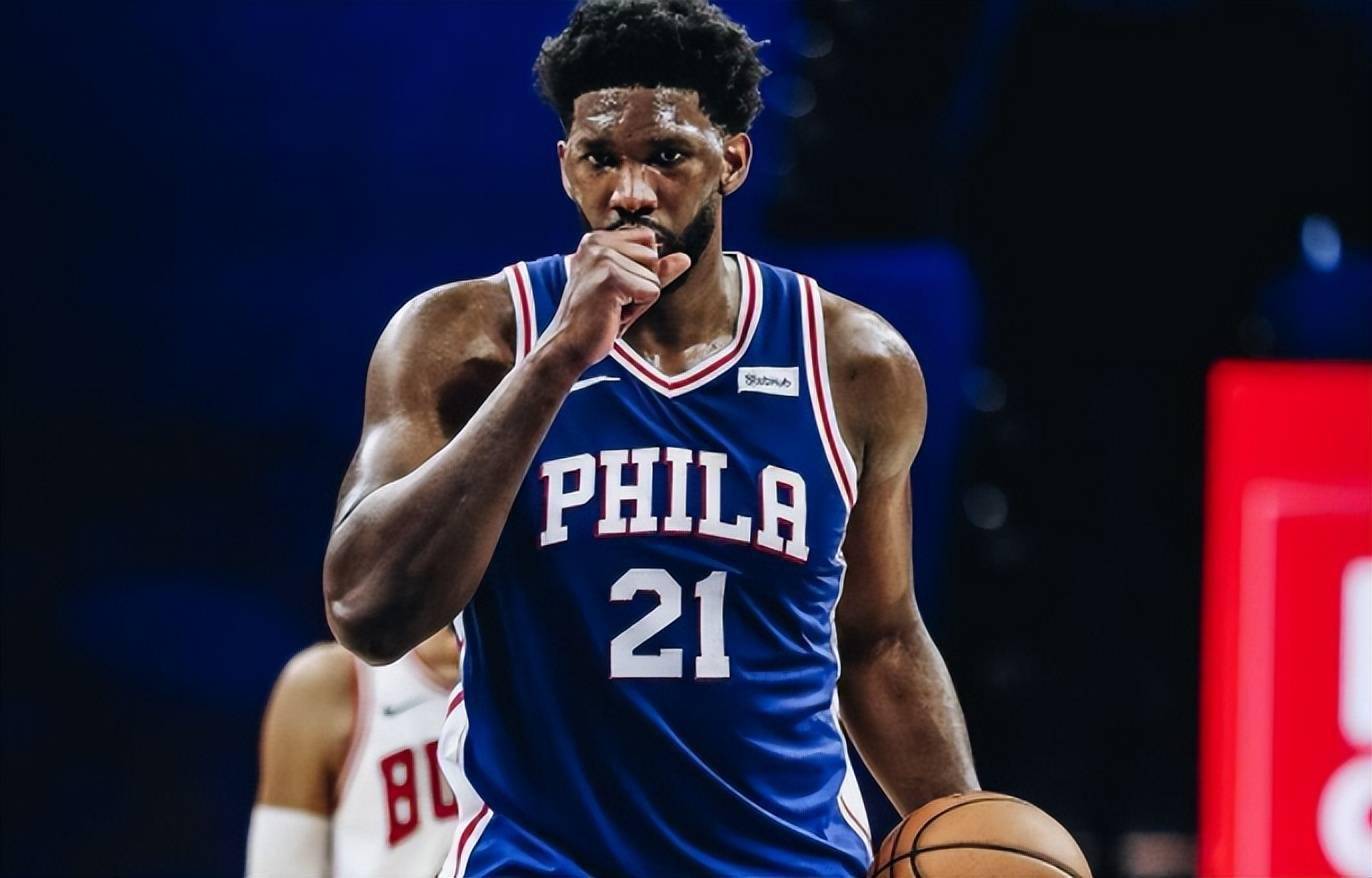 包含阿贾克斯训练开放日，集结日内部沟通引欢呼，NBA常规赛在即，赛季目标并未改变的词条